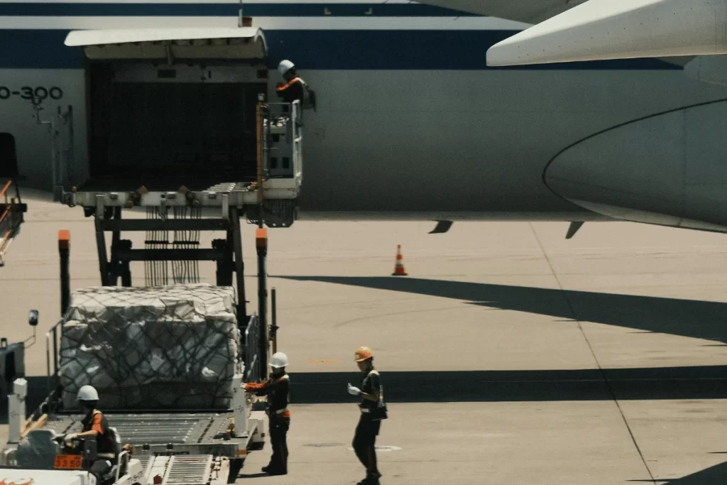 cheapest way to ship auto parts from china to uk