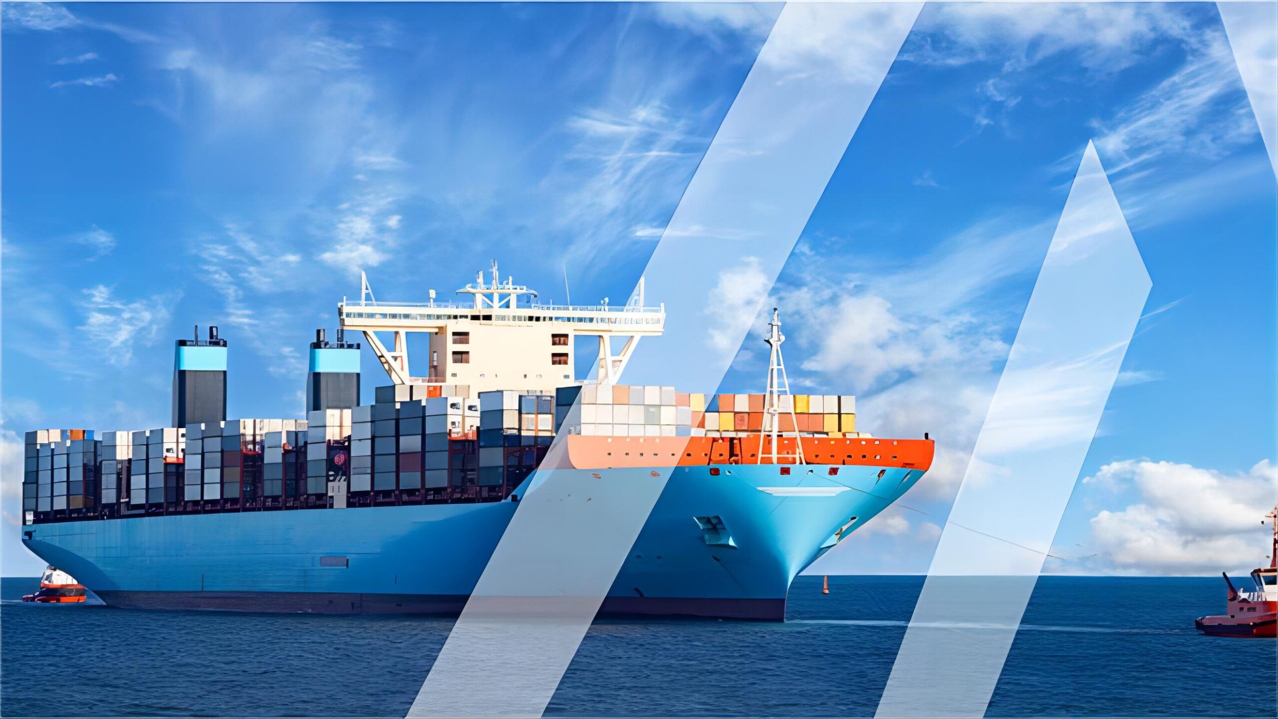 Cargo being loaded into an FCL container at a busy Chinese port